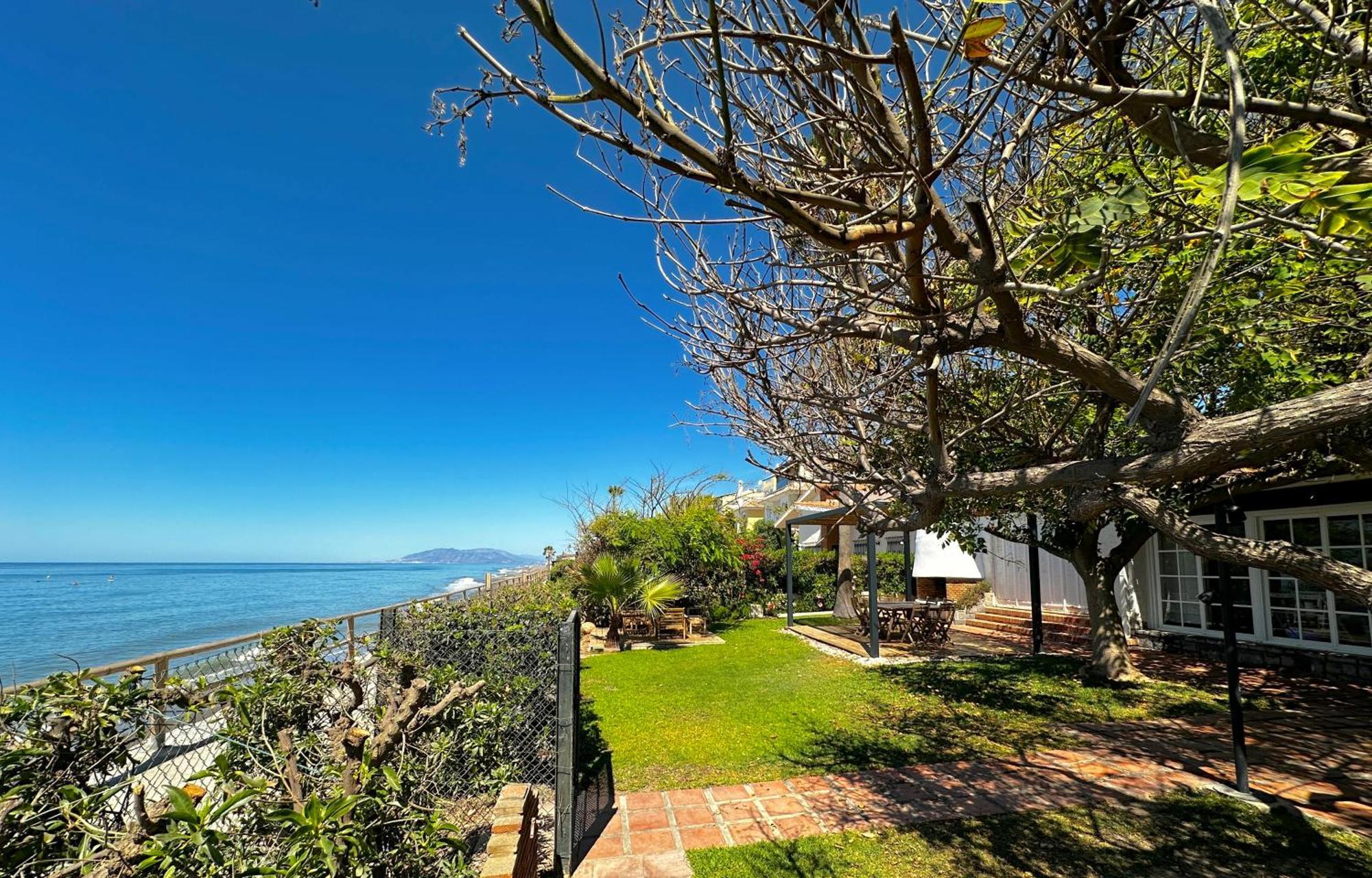 Villa Alboran Beachfront 9Pax Torre de Benagalbon Eksteriør bilde